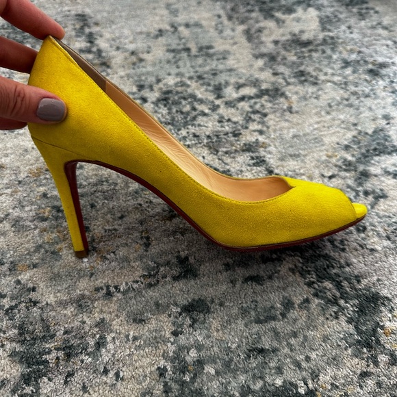 Christian Louboutin Yellow Suede Peep Toe 85mm - Picture 5 of 8